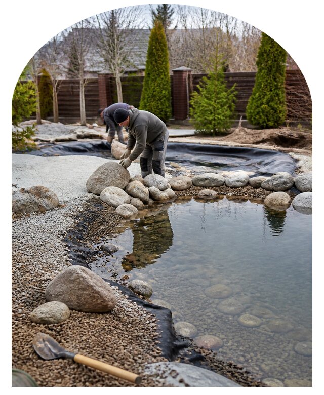 Строительство декоративного водоема на участке в Тобольске